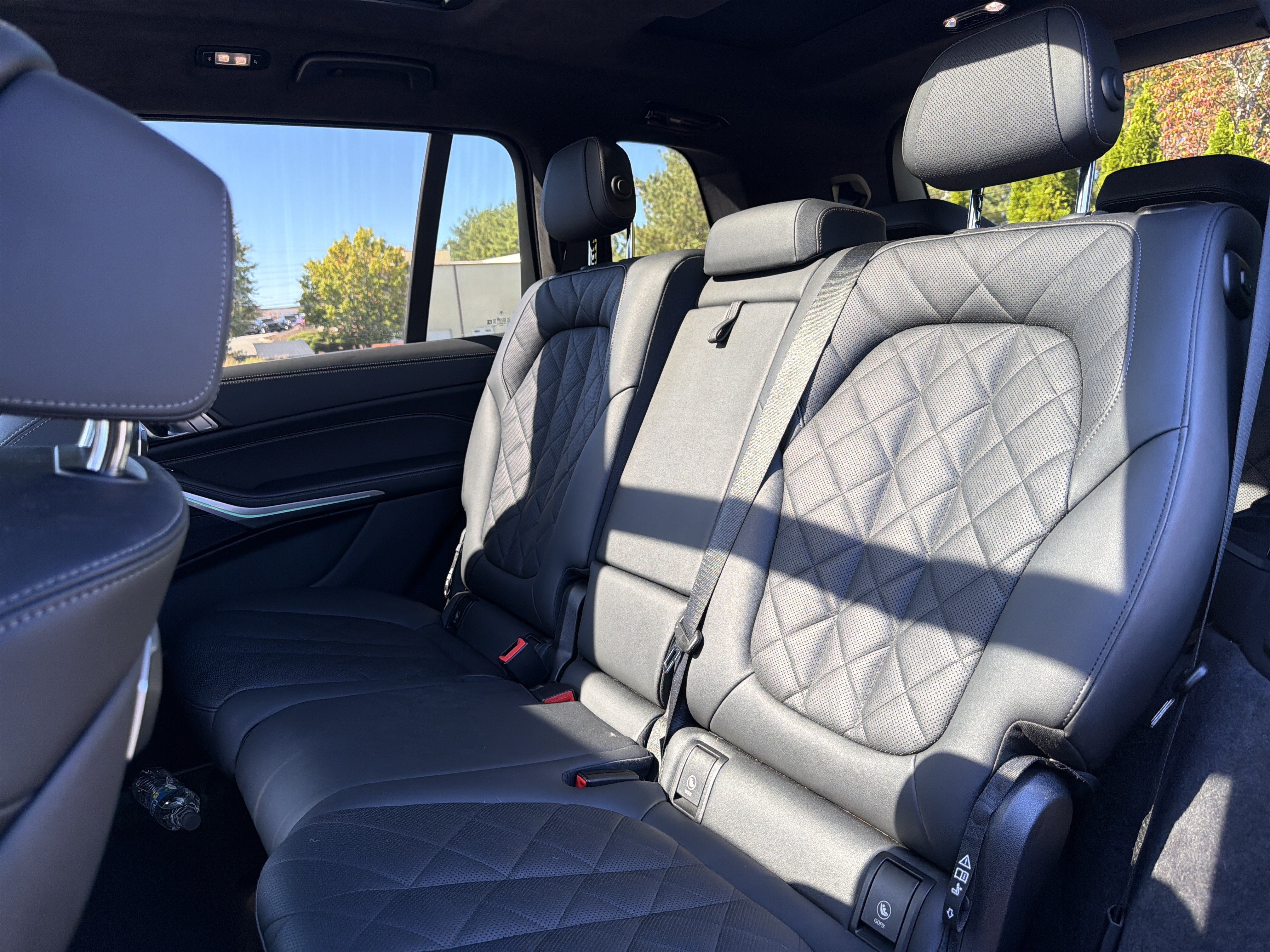 Used 2024 BMW X7 xDrive40i w/ M Sport Package AWD/4WD image 9