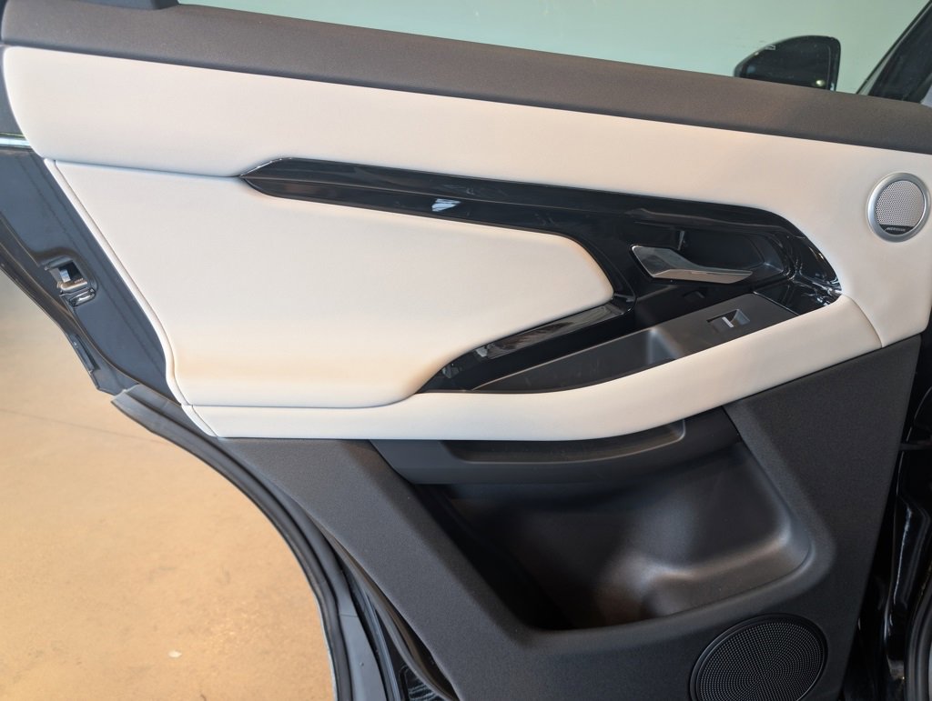 Used 2025 Land Rover Range Rover Evoque S image 24