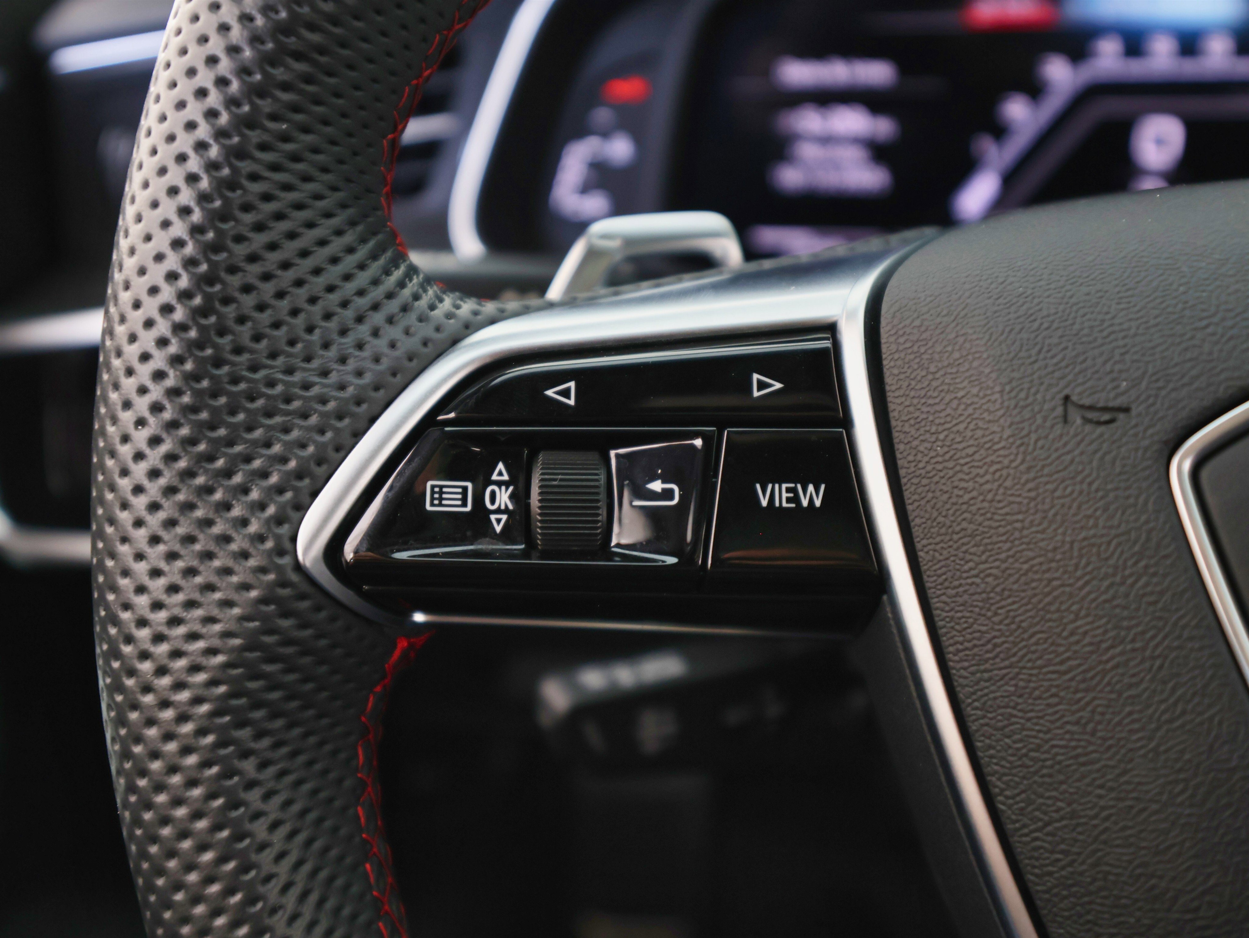 Used 2021 Audi RS 6 w/ Executive Package image 42