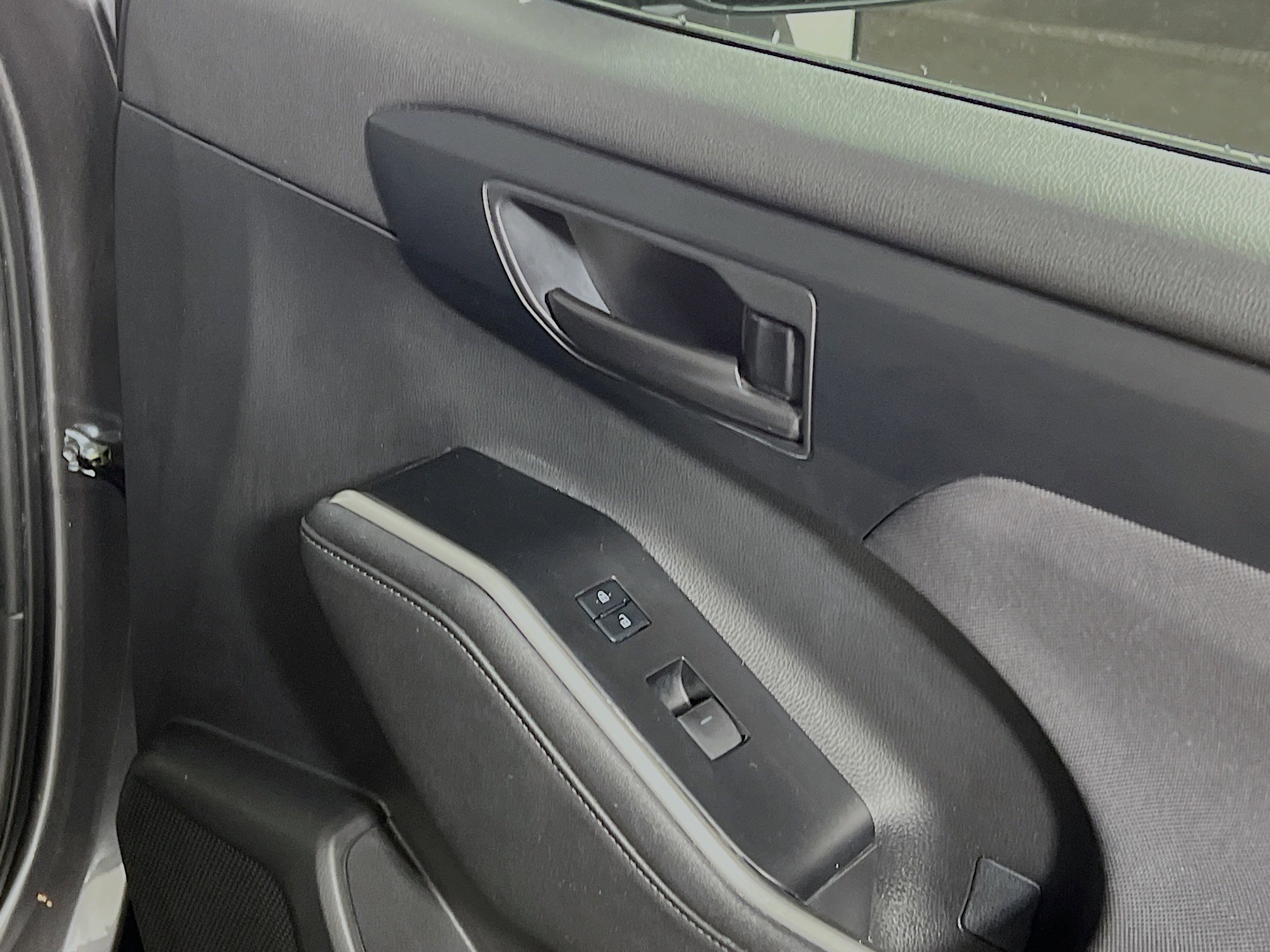 Used 2023 Toyota Highlander LE image 32