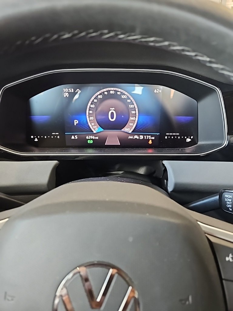 Used 2025 Volkswagen Jetta SE image 32