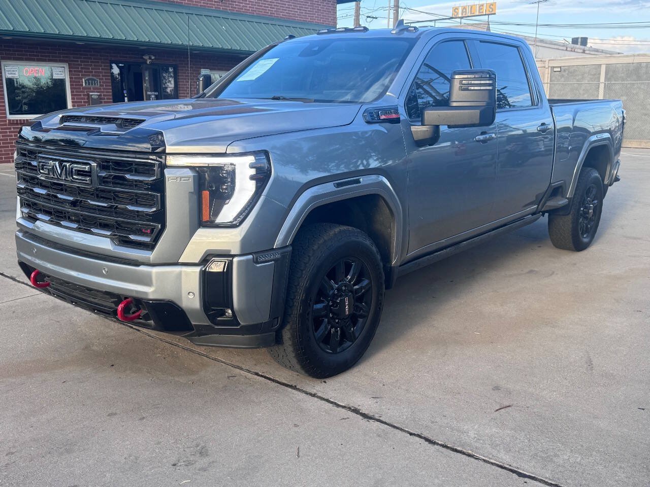 Used 2024 GMC Sierra 3500 AT4 w/ AT4 Premium Plus Package AWD/4WD image 2