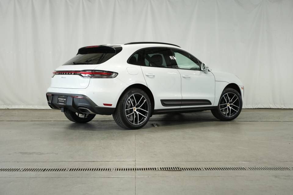 Certified 2025 Porsche Macan AWD/4WD image 7