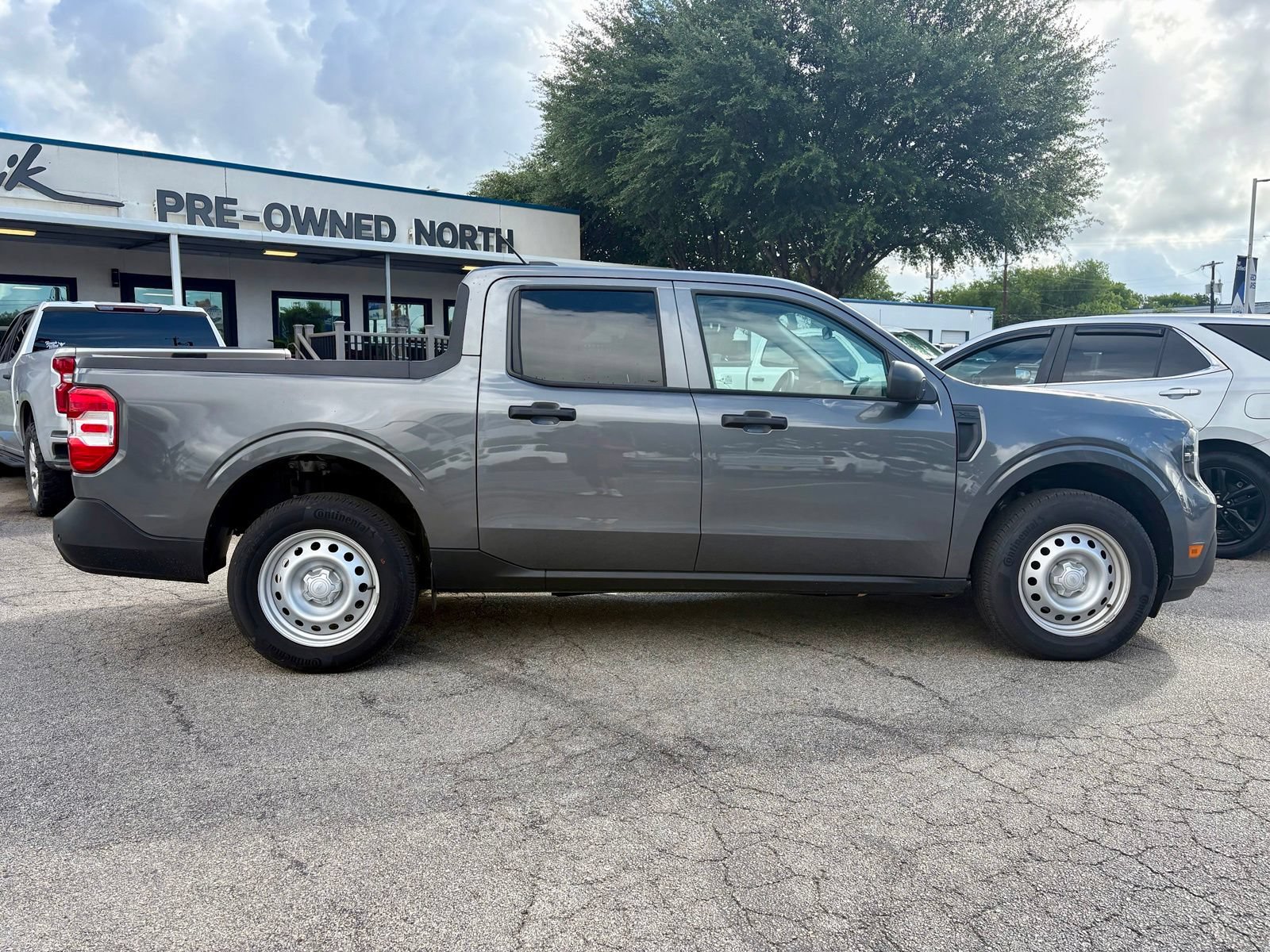 Used 2025 Ford Maverick XL w/ Equipment Group 102A AWD/4WD image 2
