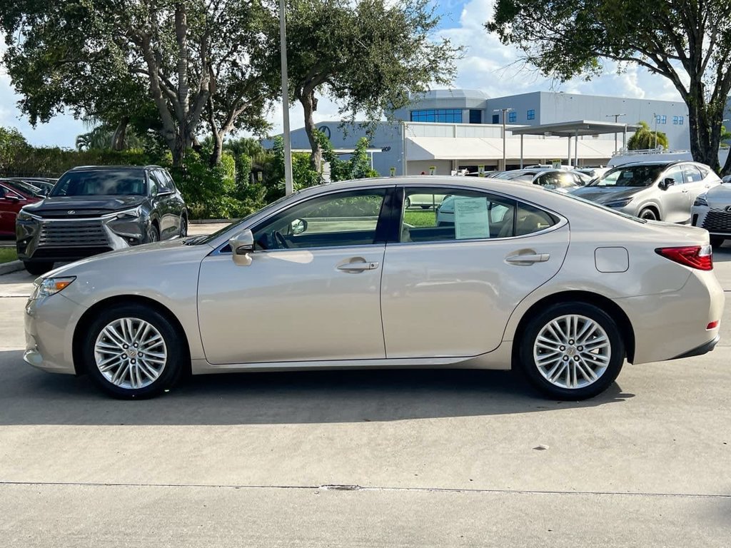 Used 2015 Lexus ES 350 w/ Luxury Package FWD image 4