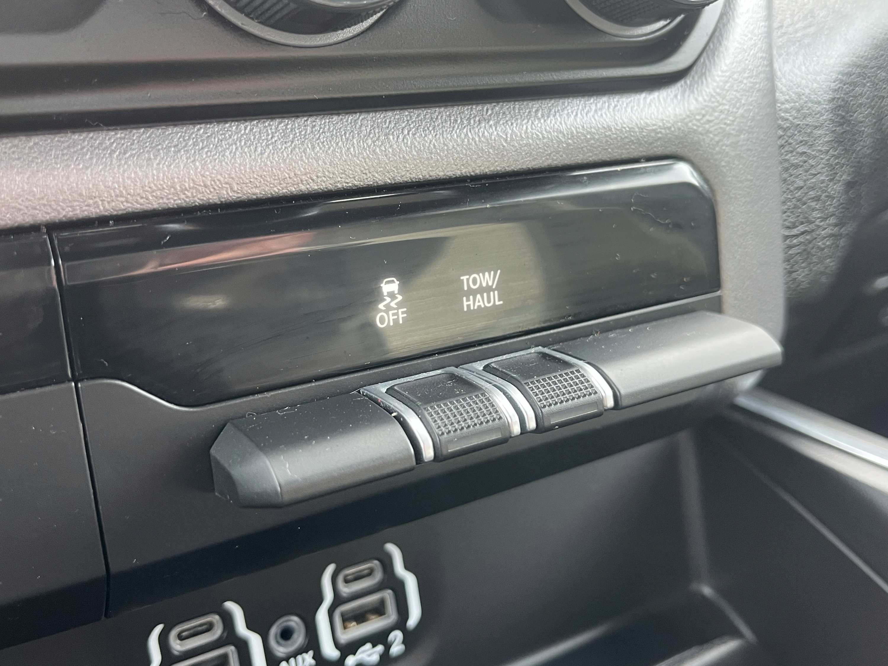 Used 2024 RAM 1500 Big Horn AWD/4WD image 24