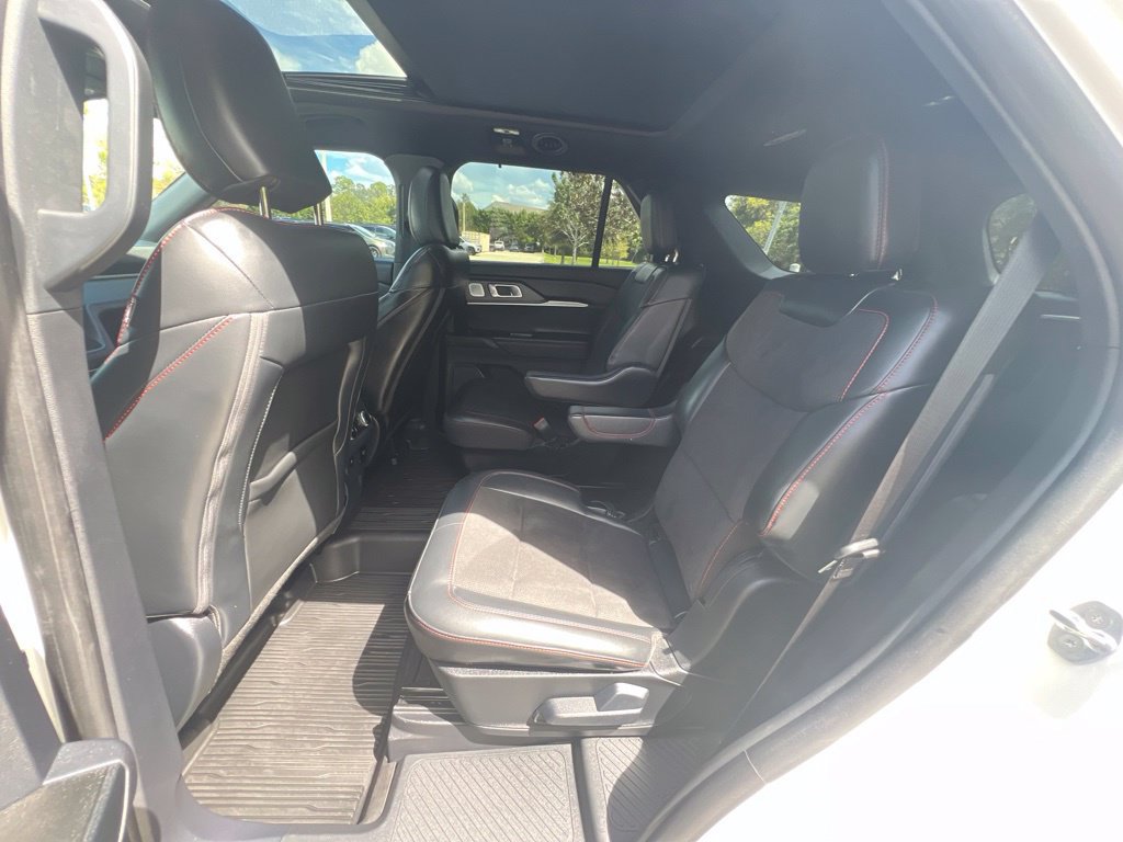 Used 2025 Ford Explorer ST AWD/4WD image 34