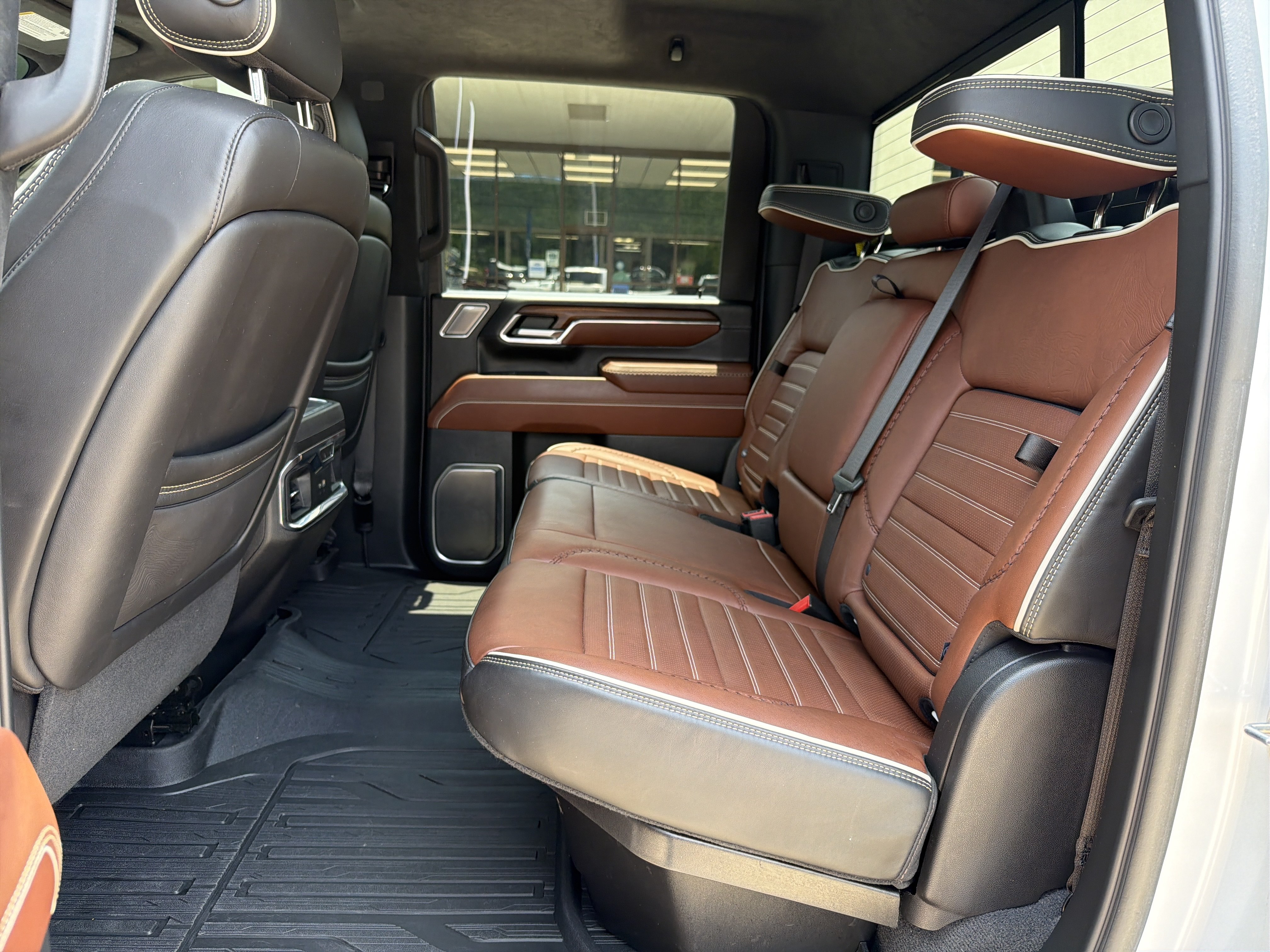 Used 2024 GMC Sierra 2500 Denali Ultimate w/ Max Trailering Package AWD/4WD image 18