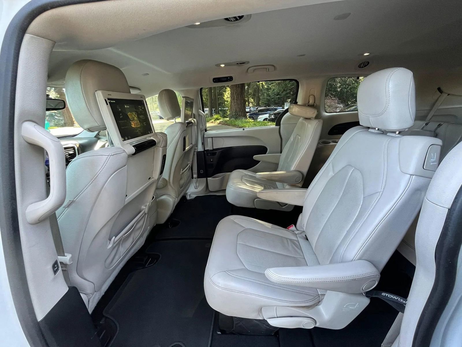 Used 2017 Chrysler Pacifica Touring-L Plus w/ Advanced Safetytec Group image 10