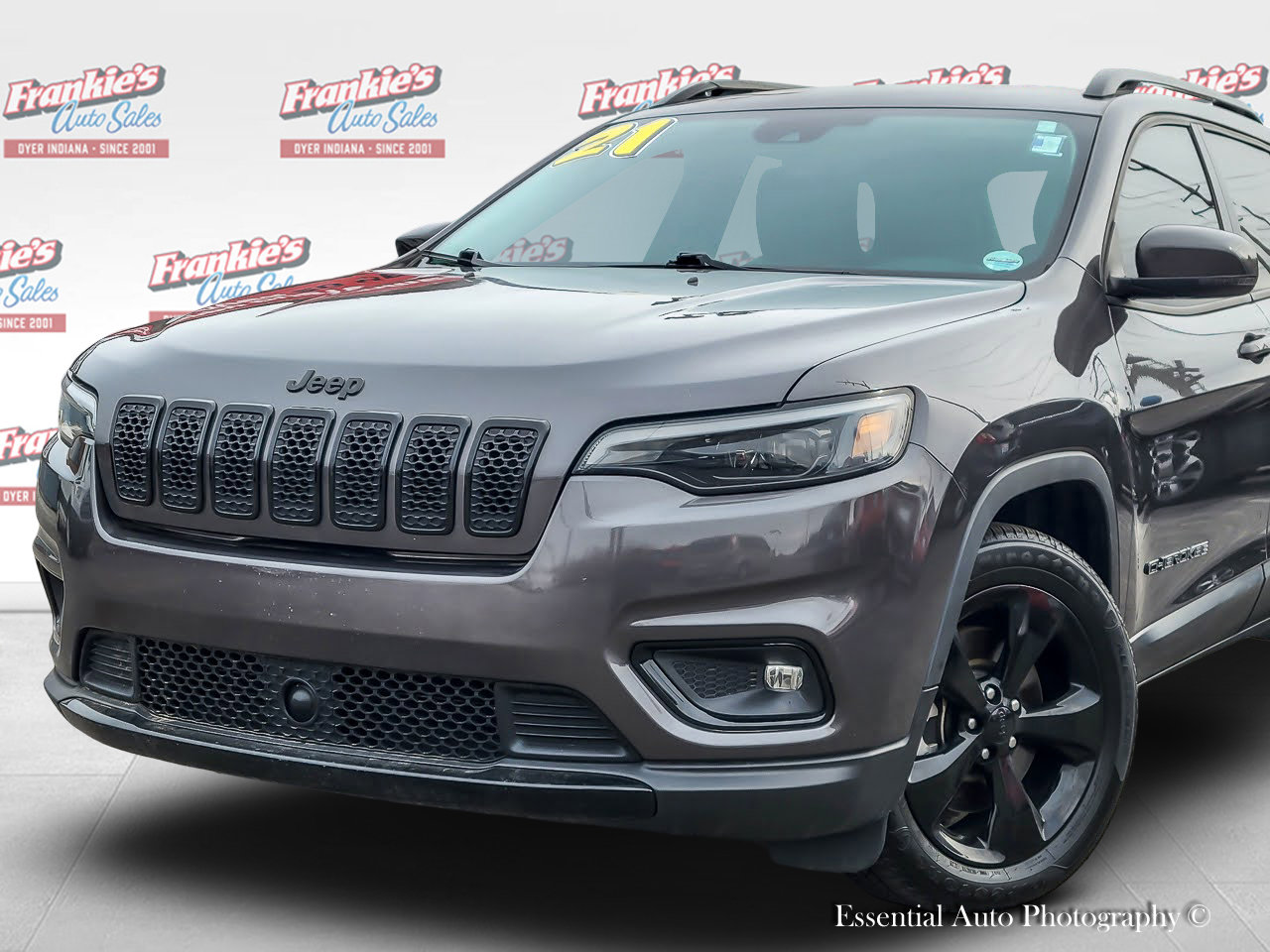 Used 2021 Jeep Cherokee Latitude Plus image 2
