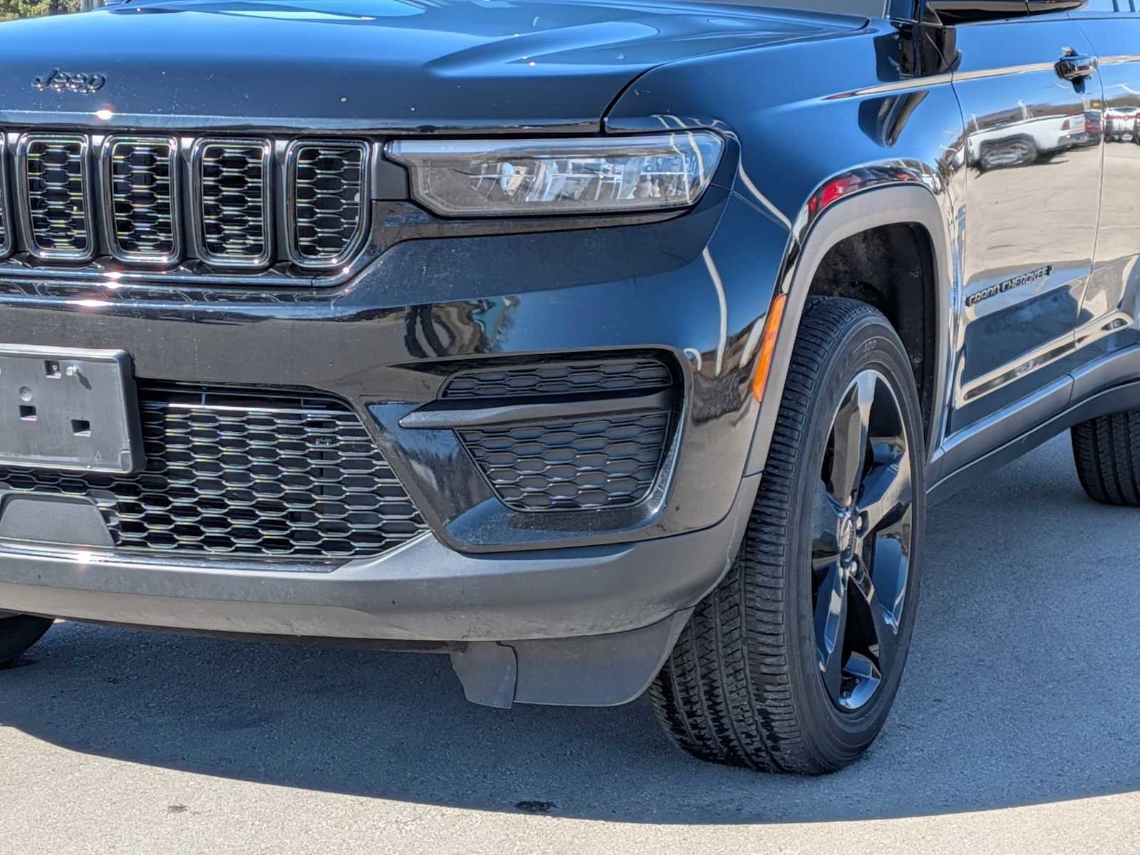 Used 2023 Jeep Grand Cherokee Altitude image 10