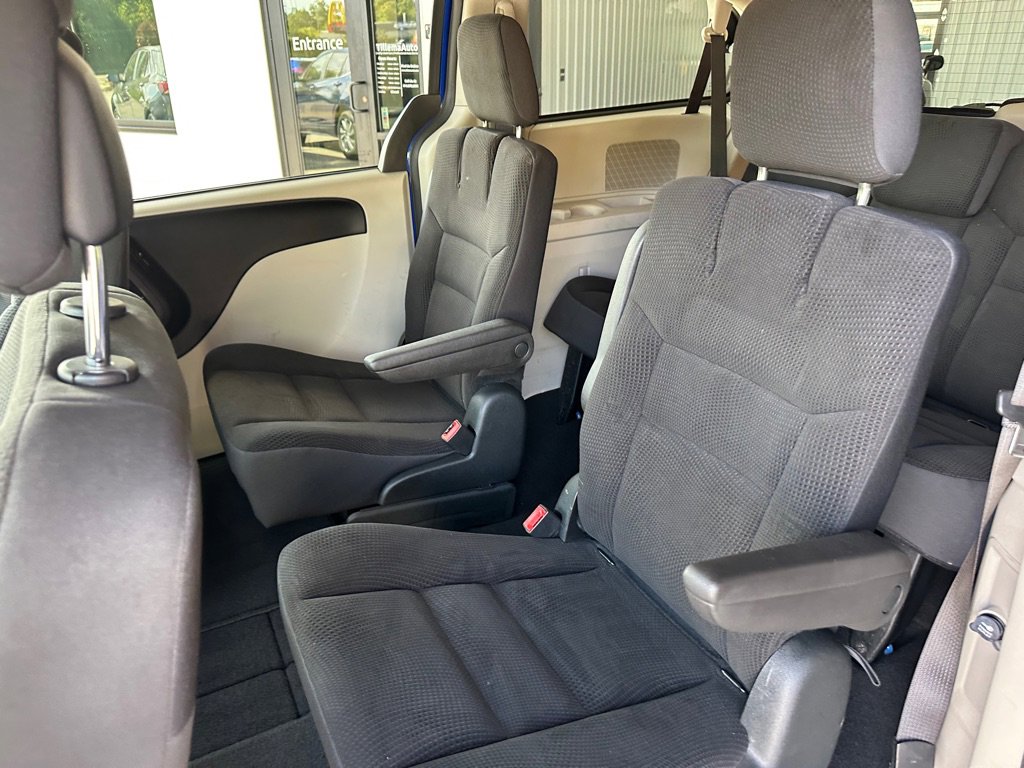 Used 2018 Dodge Grand Caravan SE w/ UConnect Hands-Free Group FWD image 12