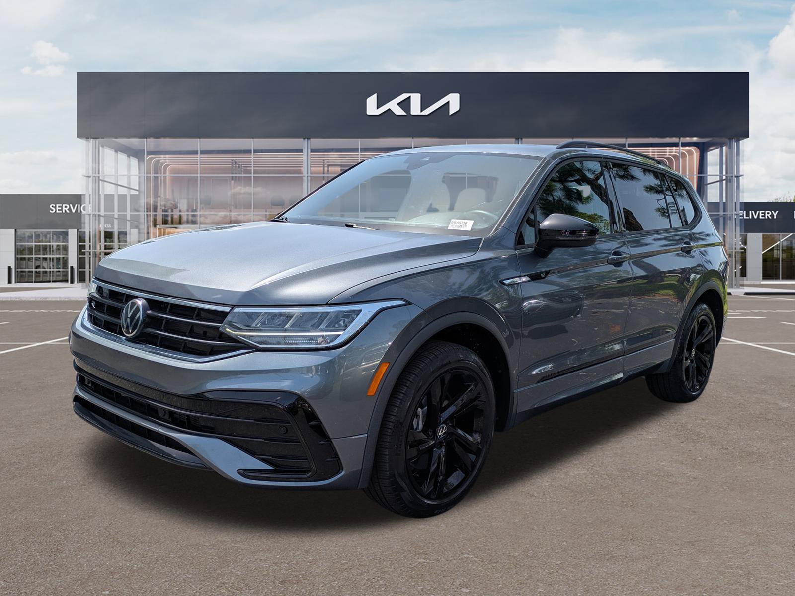 Used 2024 Volkswagen Tiguan SE R-Line FWD image 6