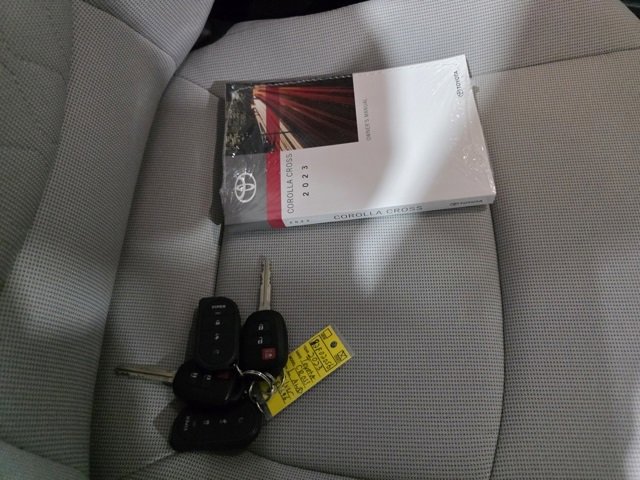 Used 2023 Toyota Corolla Cross L image 9