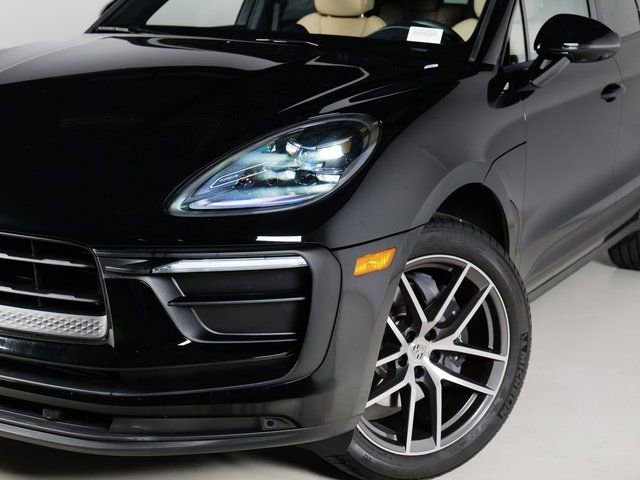 Used 2025 Porsche Macan image 30