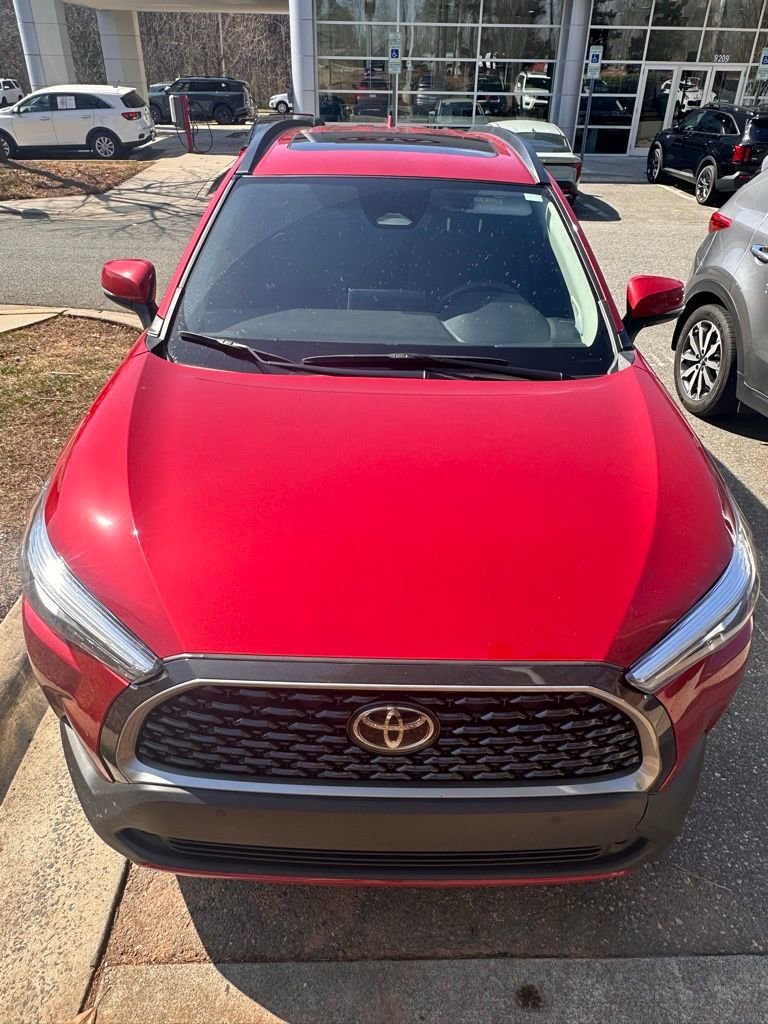 Used 2023 Toyota Corolla Cross XLE w/ Convenience Package image 5