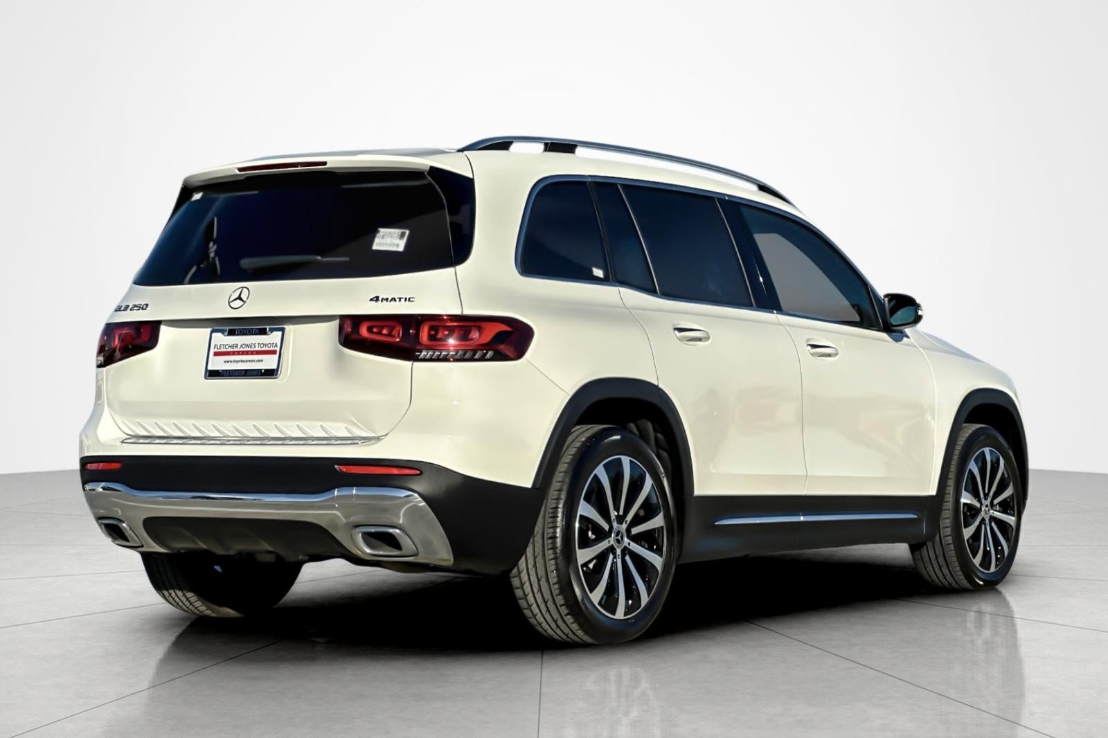 Used 2022 Mercedes-Benz GLB 250 4MATIC image 5