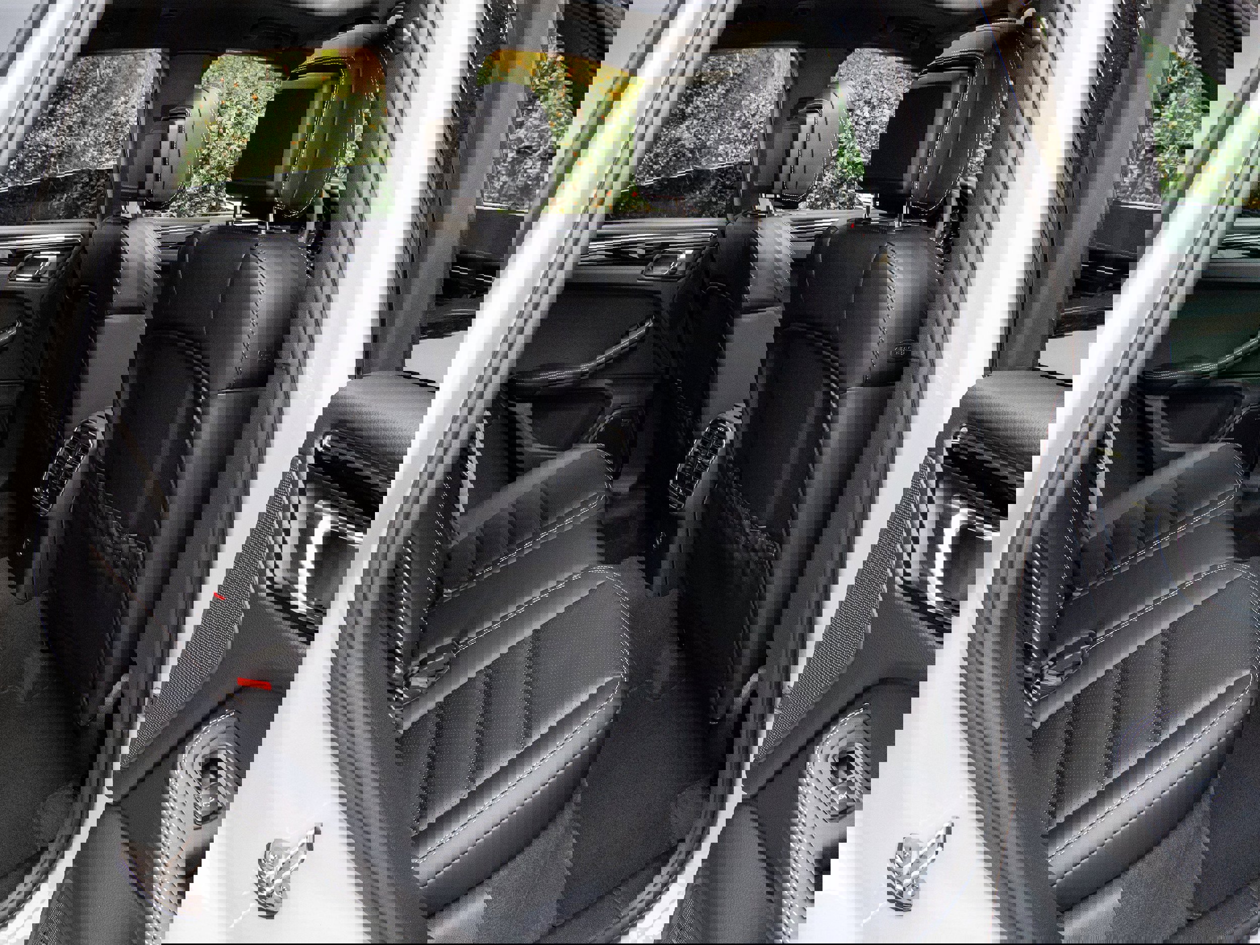 New 2026 Porsche Macan Turbo image 43