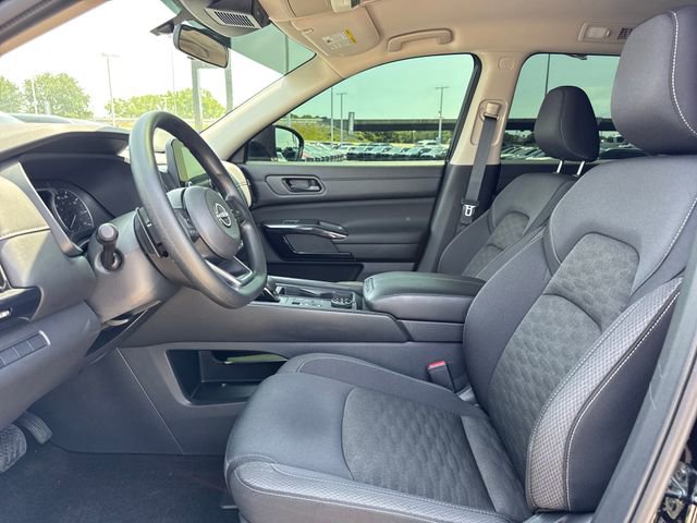 Used 2024 Nissan Pathfinder S AWD/4WD image 14