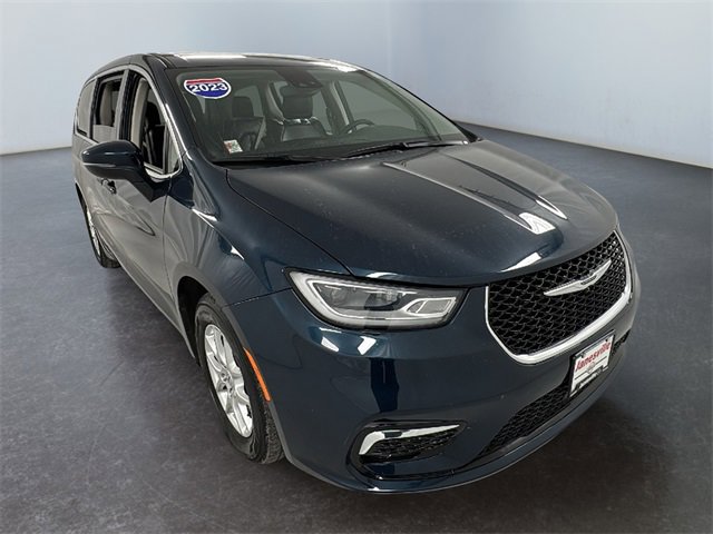 Used 2023 Chrysler Pacifica Touring-L image 1