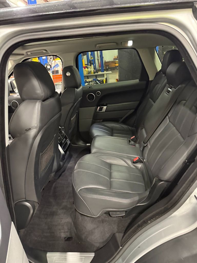 Used 2017 Land Rover Range Rover Sport HSE image 8