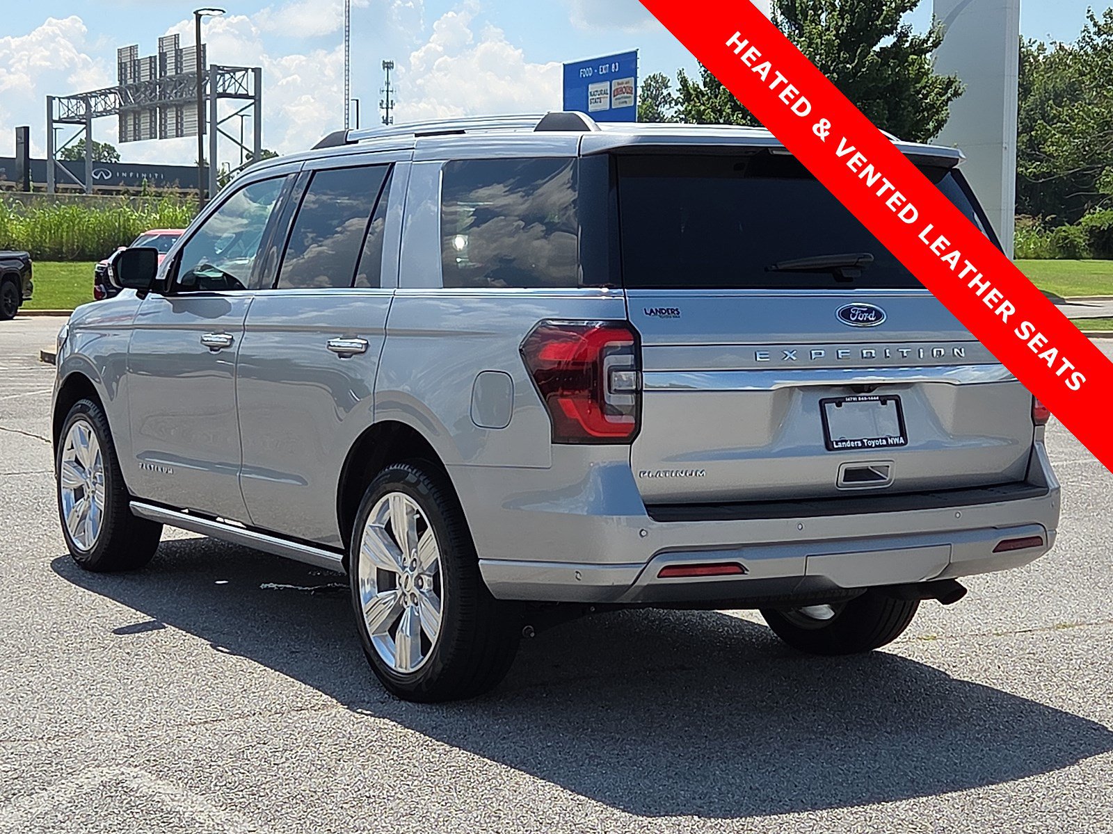 Used 2024 Ford Expedition Platinum AWD/4WD image 4