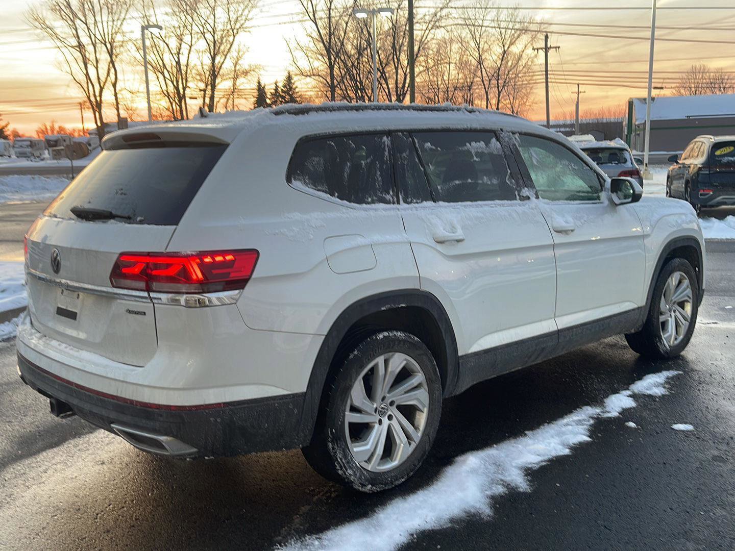 Used 2023 Volkswagen Atlas SE w/ Panoramic Sunroof Package image 4