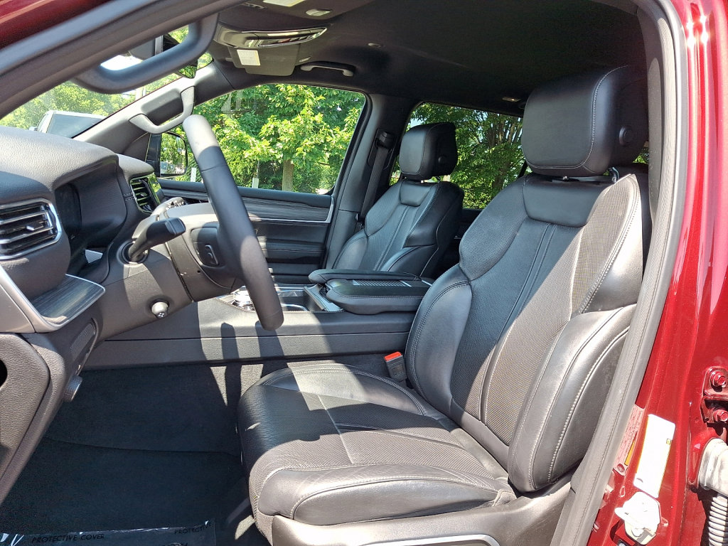 Used 2024 Jeep Wagoneer L Series II w/ Flexible Seating Group AWD/4WD image 24