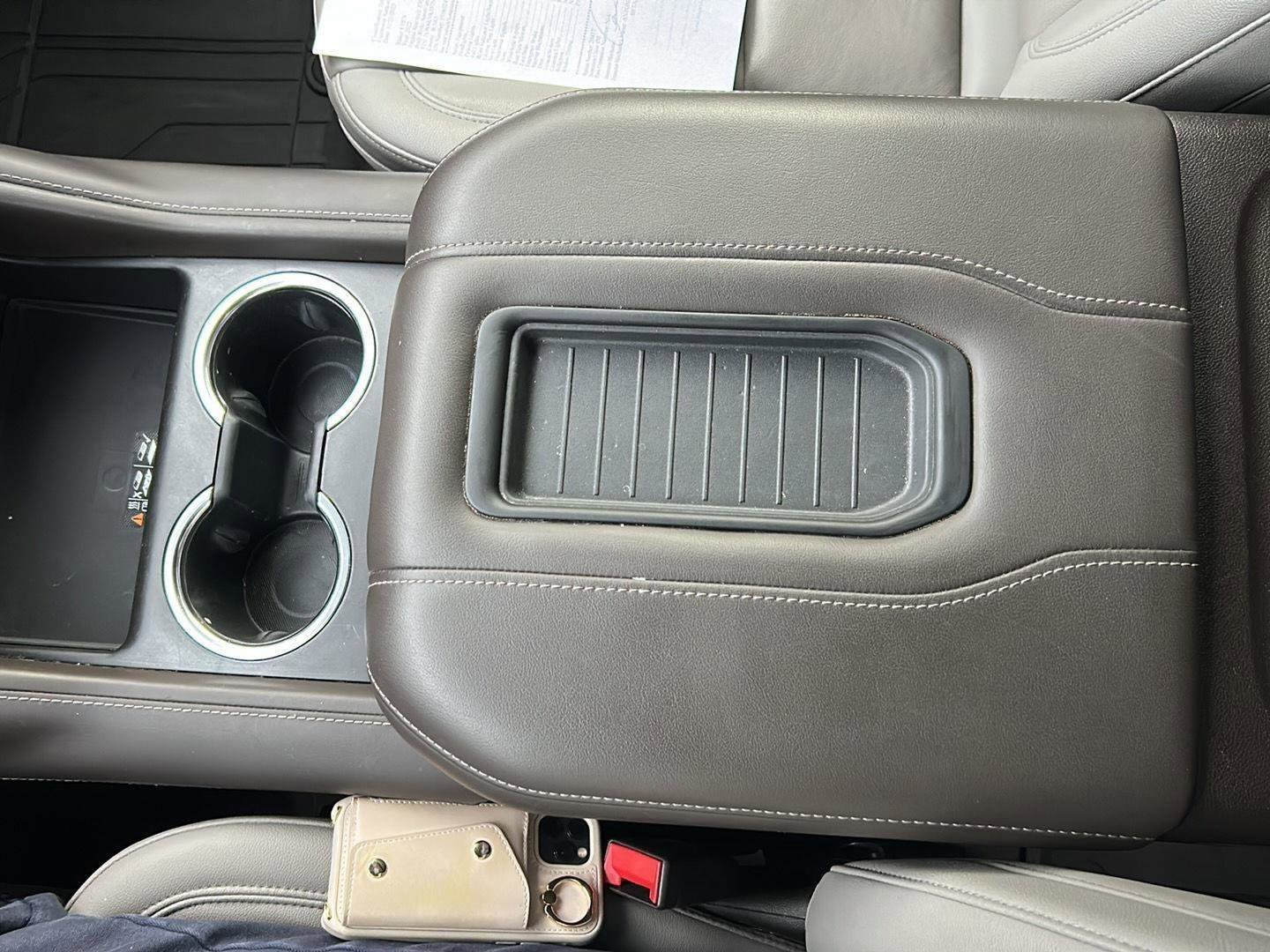 Used 2022 Chevrolet Tahoe LT w/ Luxury Package image 16