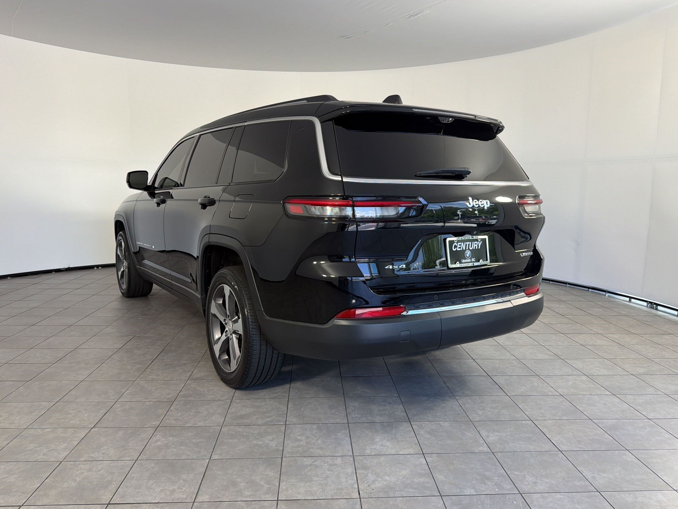 Used 2023 Jeep Grand Cherokee L Limited w/ Luxury Tech Group II AWD/4WD image 3