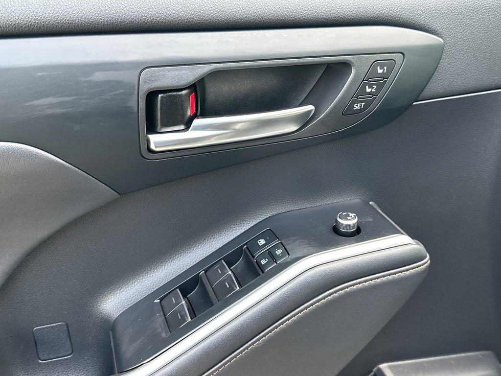 Used 2022 Toyota Highlander Bronze Edition image 23