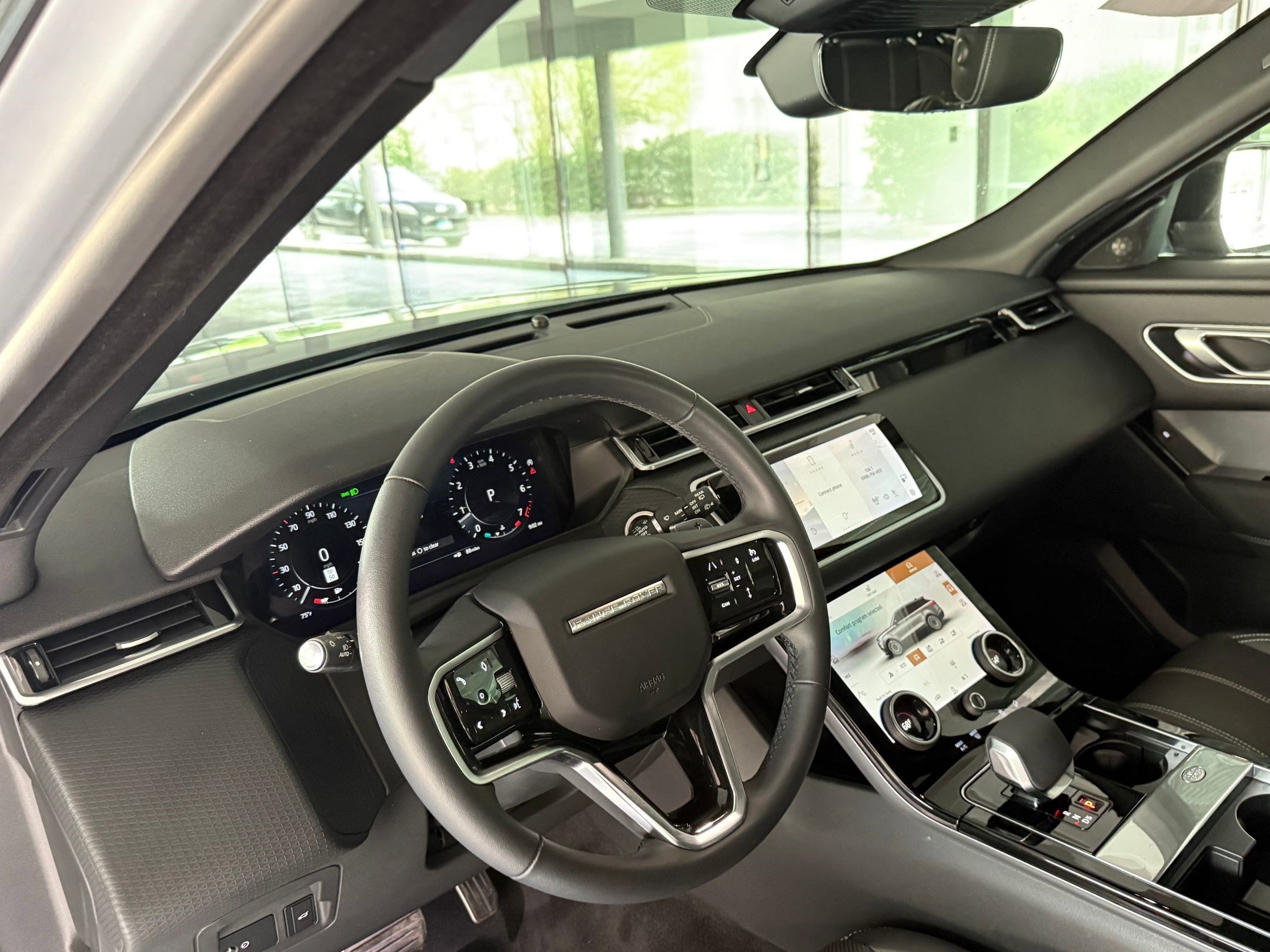 Certified 2023 Land Rover Range Rover Velar R-Dynamic S image 4