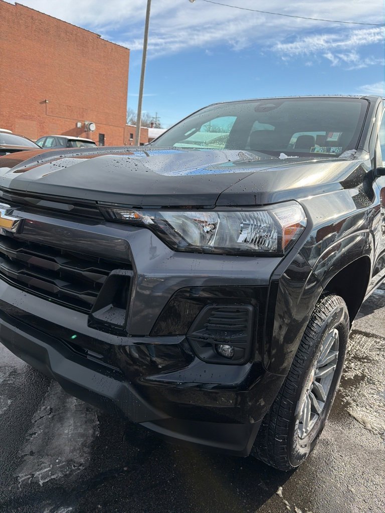 Used 2024 Chevrolet Colorado LT w/ LT Convenience Package II image 9