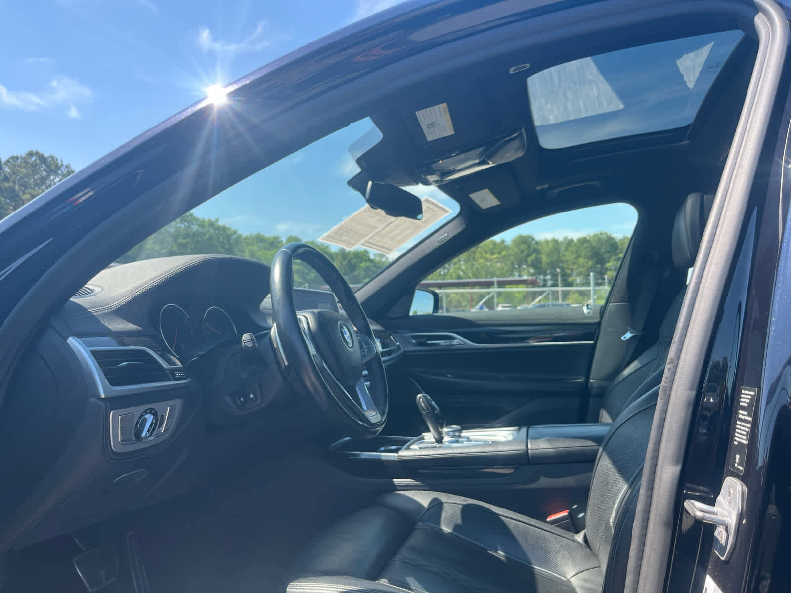 Used 2019 BMW 750i xDrive w/ M Sport Package AWD/4WD image 14