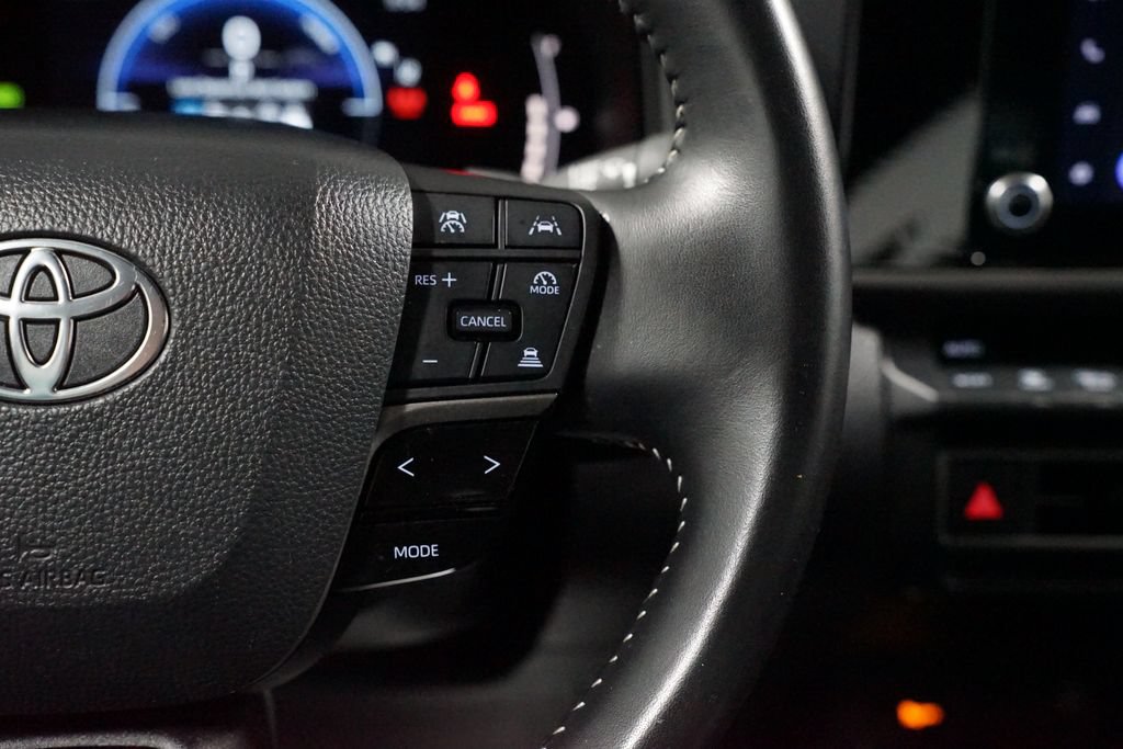 Certified 2025 Toyota Camry SE FWD image 13