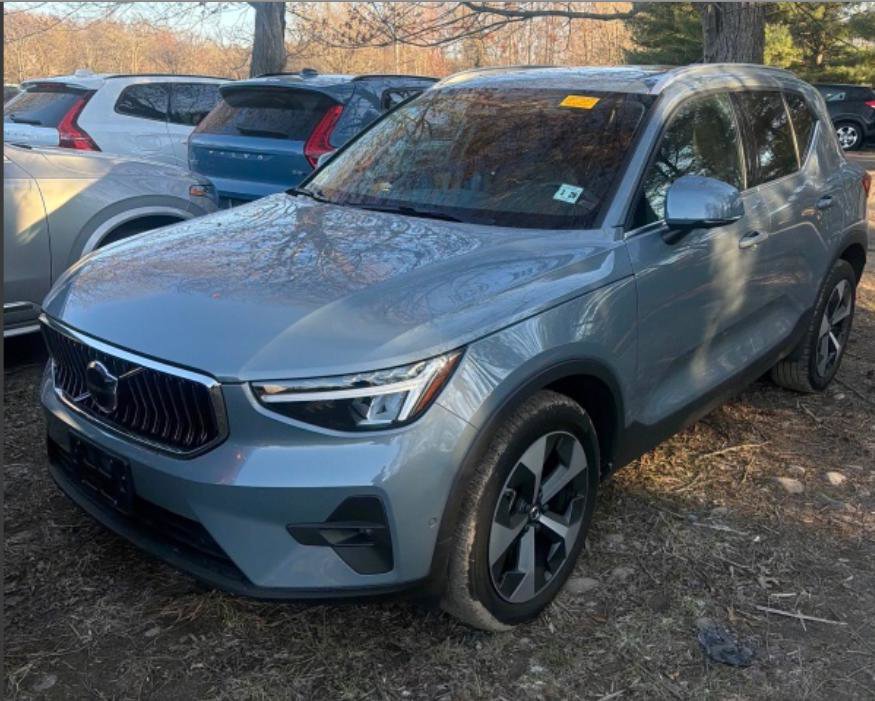 Used 2023 Volvo XC40 B5 Plus w/ Driver Assist Package image 18