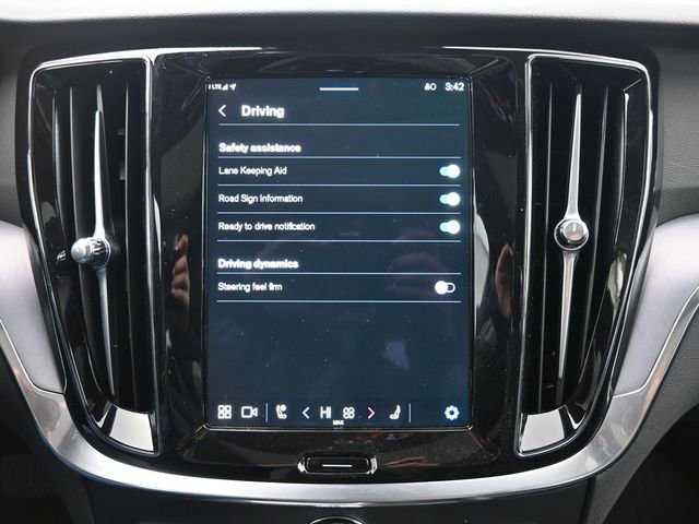 Used 2025 Volvo S60 B5 Core image 15