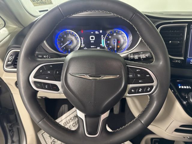 Used 2023 Chrysler Pacifica Touring-L image 35
