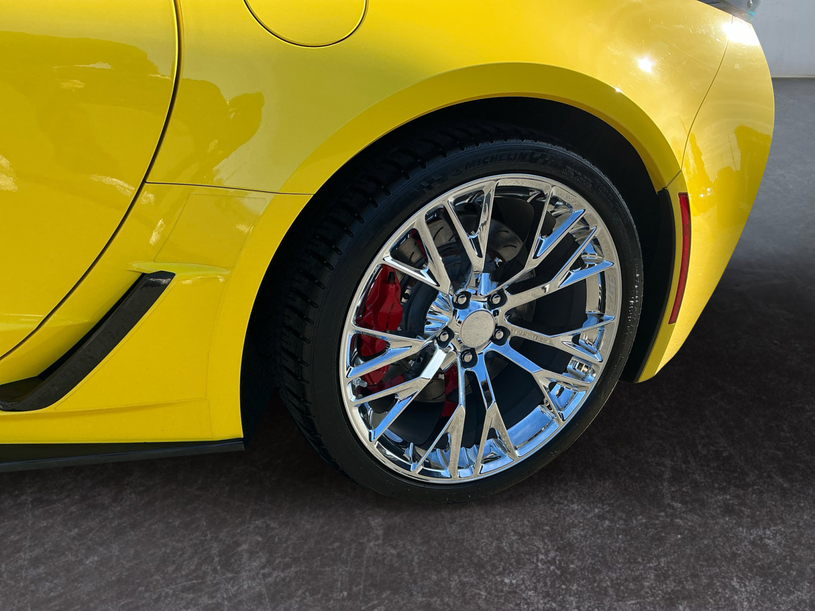 Used 2016 Chevrolet Corvette Z06 w/ 2LZ Preferred Equipment Group RWD image 9