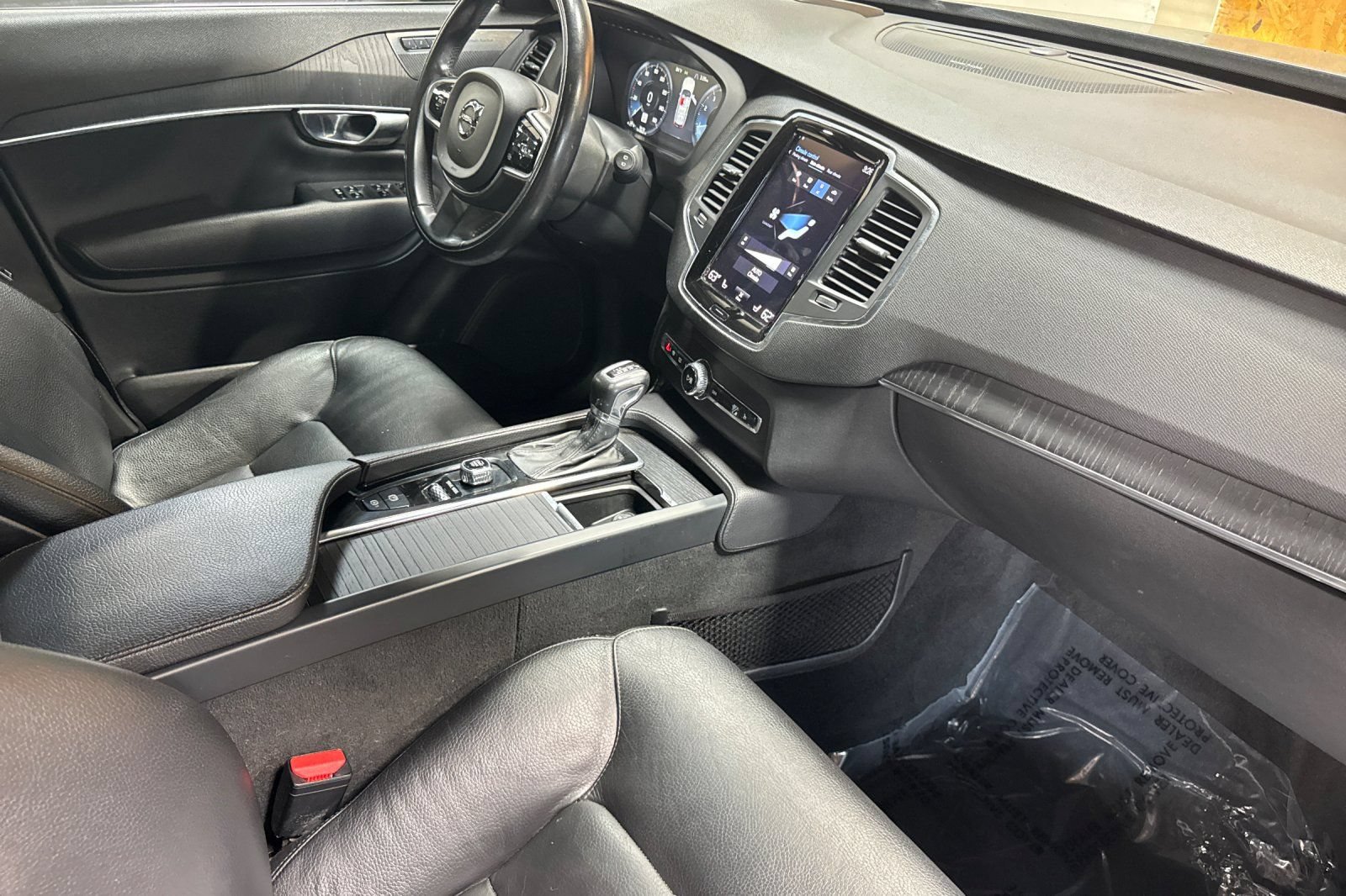 Used 2020 Volvo XC90 T6 Momentum AWD/4WD image 18