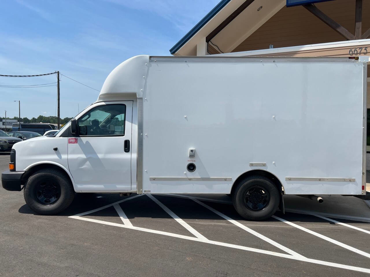 Used 2017 Chevrolet Express 3500 image 3