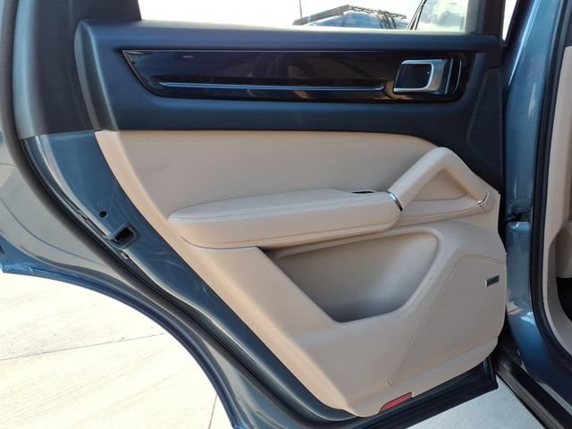 Used 2019 Porsche Cayenne AWD/4WD image 18
