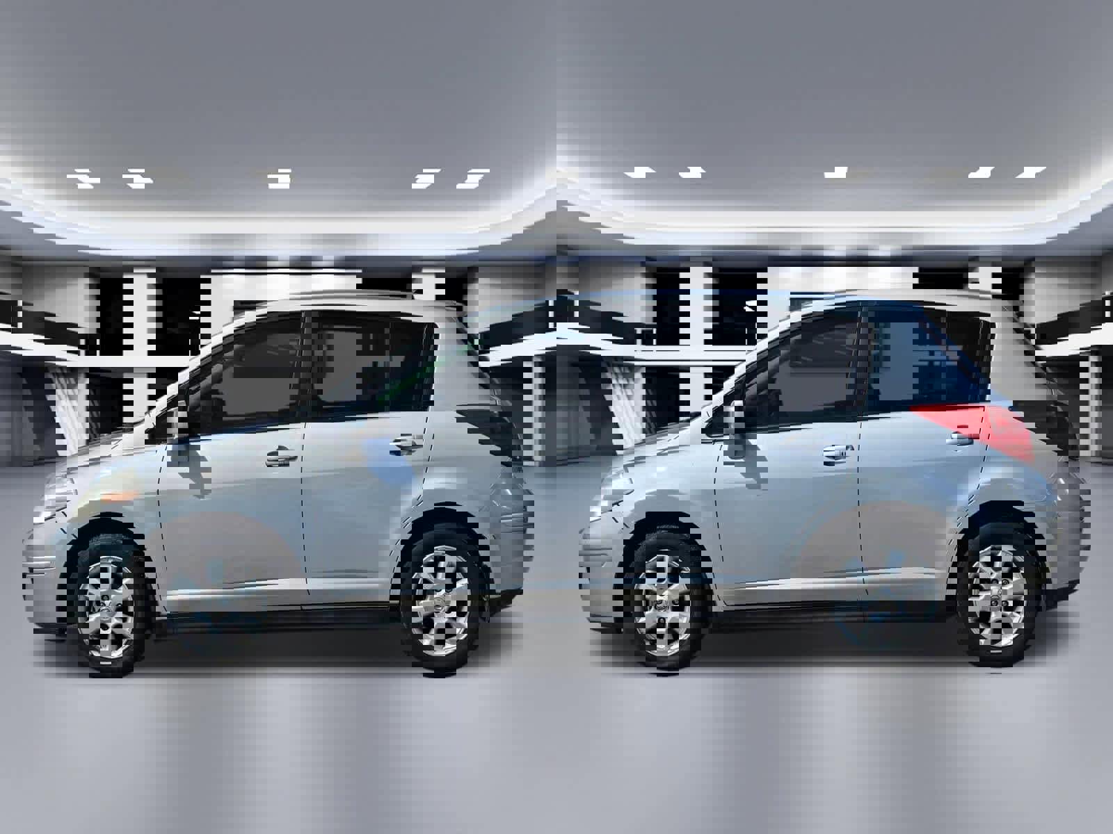 Used 2009 Nissan Versa SL w/ Convenience Pkg image 2