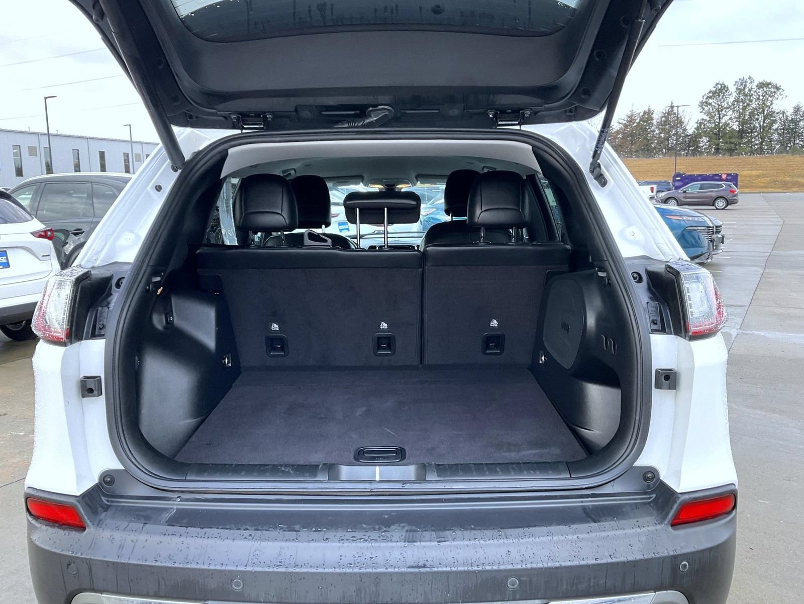 Used 2020 Jeep Cherokee Limited AWD/4WD image 9