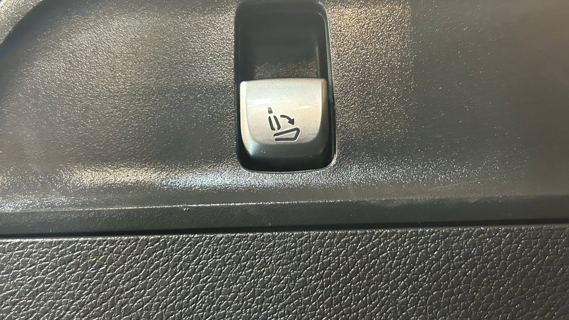 Used 2022 Mercedes-Benz GLC 300 4MATIC image 38