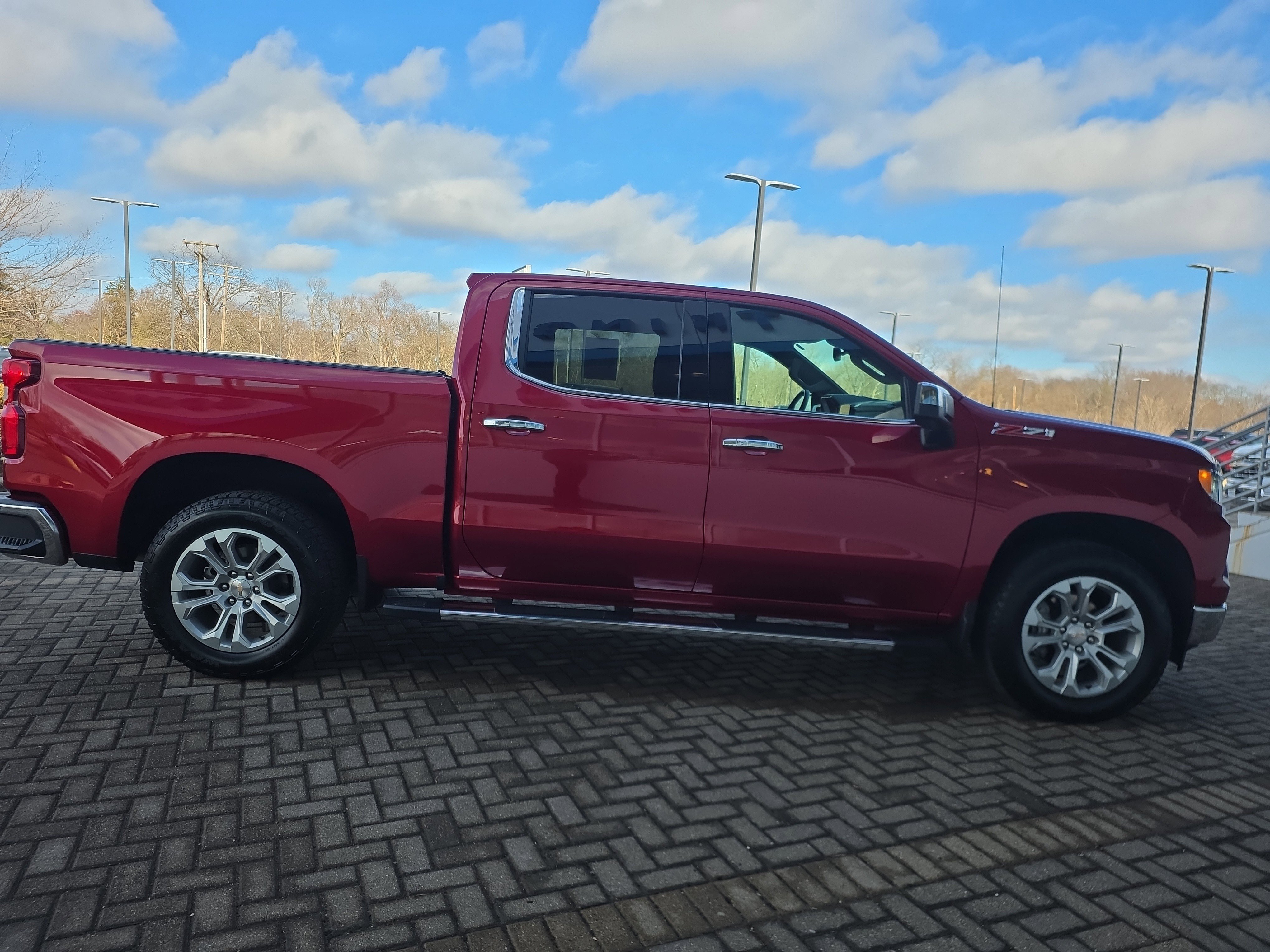 Used 2025 Chevrolet Silverado 1500 LTZ image 6