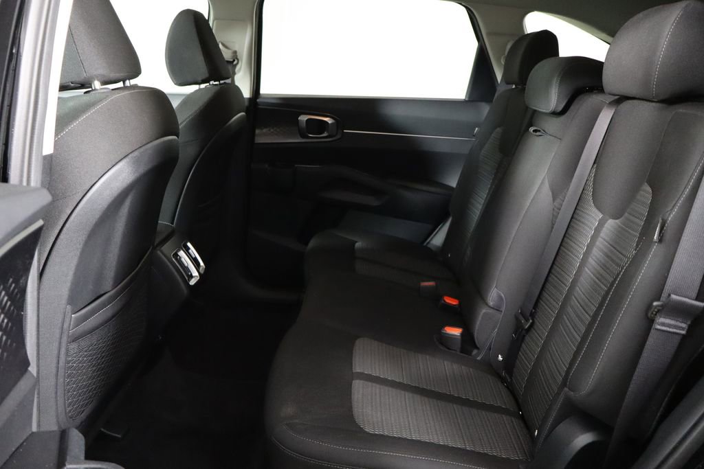 Used 2025 Kia Sorento LX image 16
