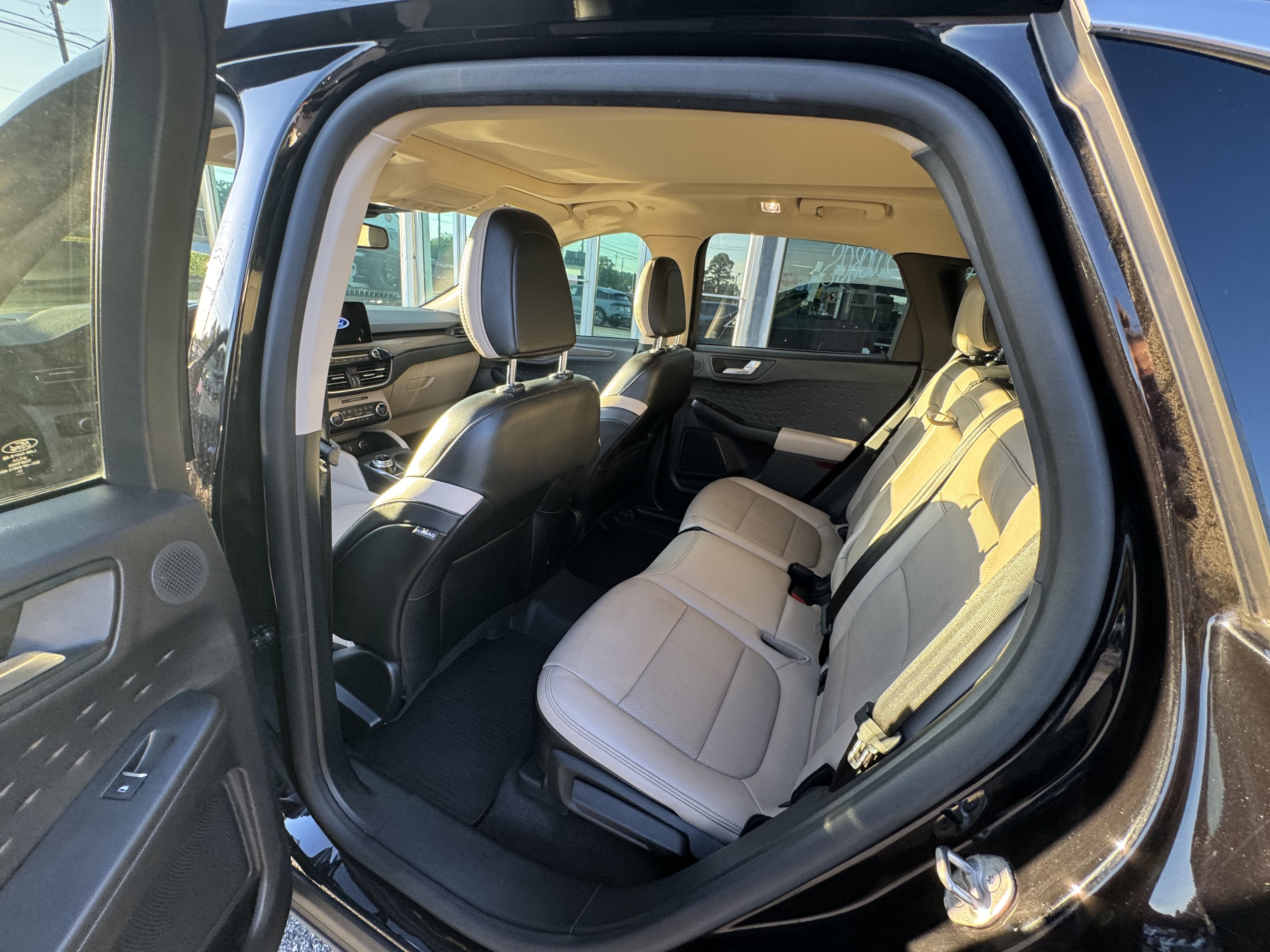 Used 2020 Ford Escape Titanium FWD image 8