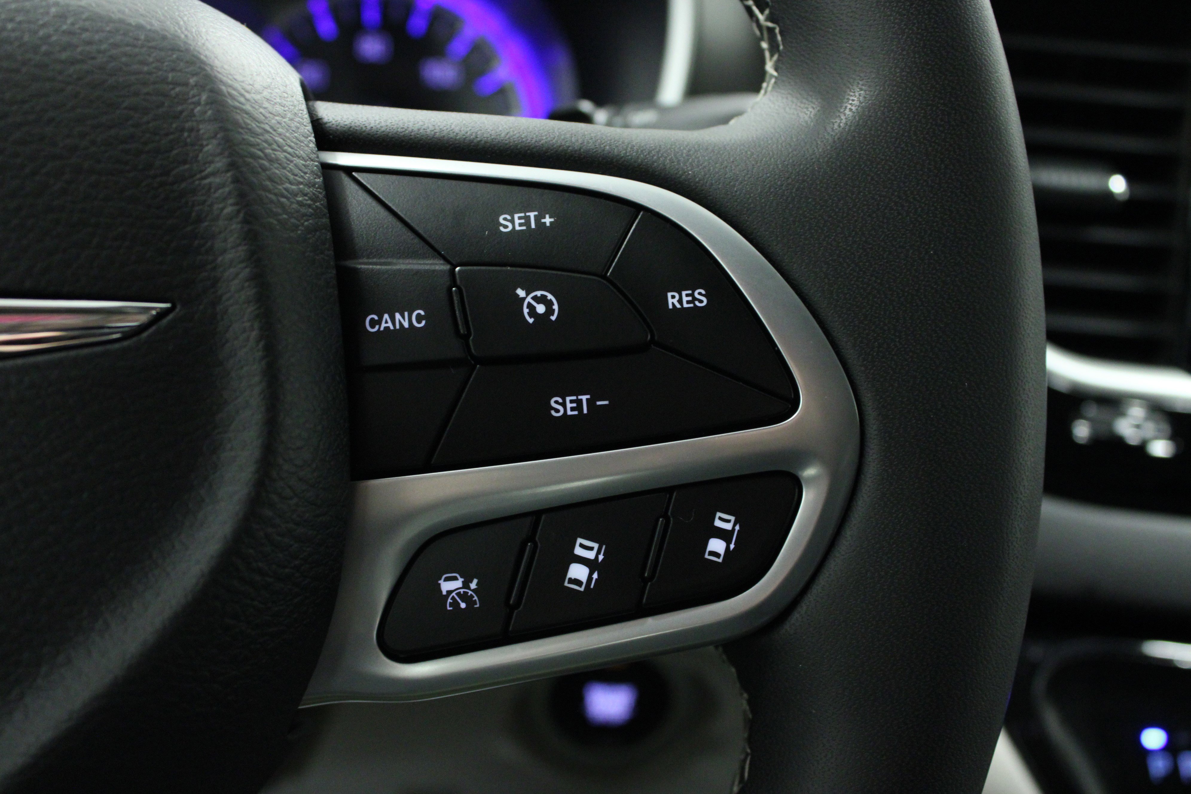 Used 2024 Chrysler Pacifica Touring-L image 22