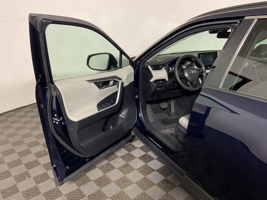 Used 2022 Toyota RAV4 XLE AWD/4WD image 18